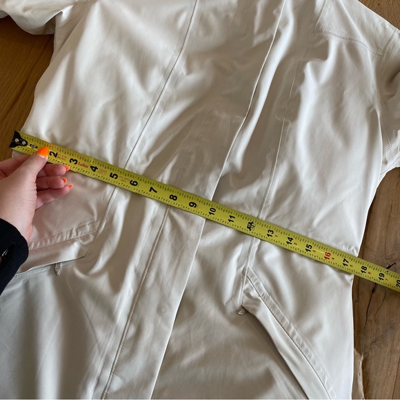 The North Face Off White Convertible 3-in-1 Jacket - Picture 11 of 13